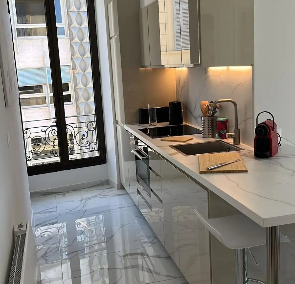 Felix, Luxurious 1 Bedroom In Nice Apartment